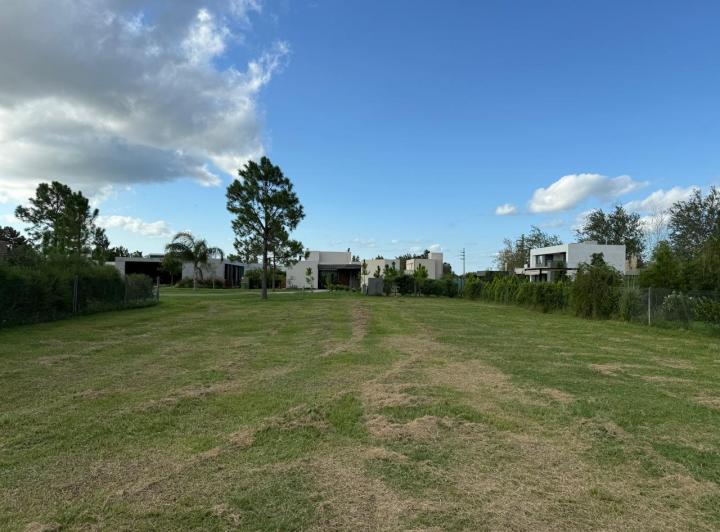 Terreno · 1051m²