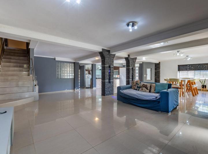 Casa · 128m² · 7 Ambientes · 2 Cocheras