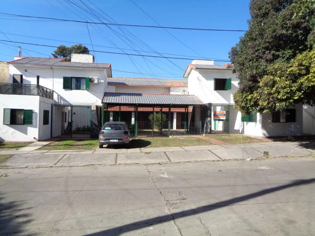 Barrio Uritorco - Casa de 2 Dormitorios, Amplia con Cochera Cubierta, 2 Baños, C...