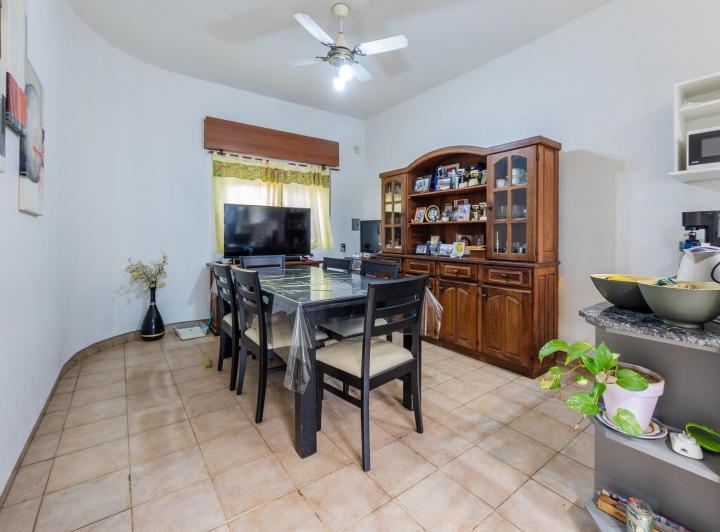Casa · 110m² · 5 Ambientes · 1 Cochera