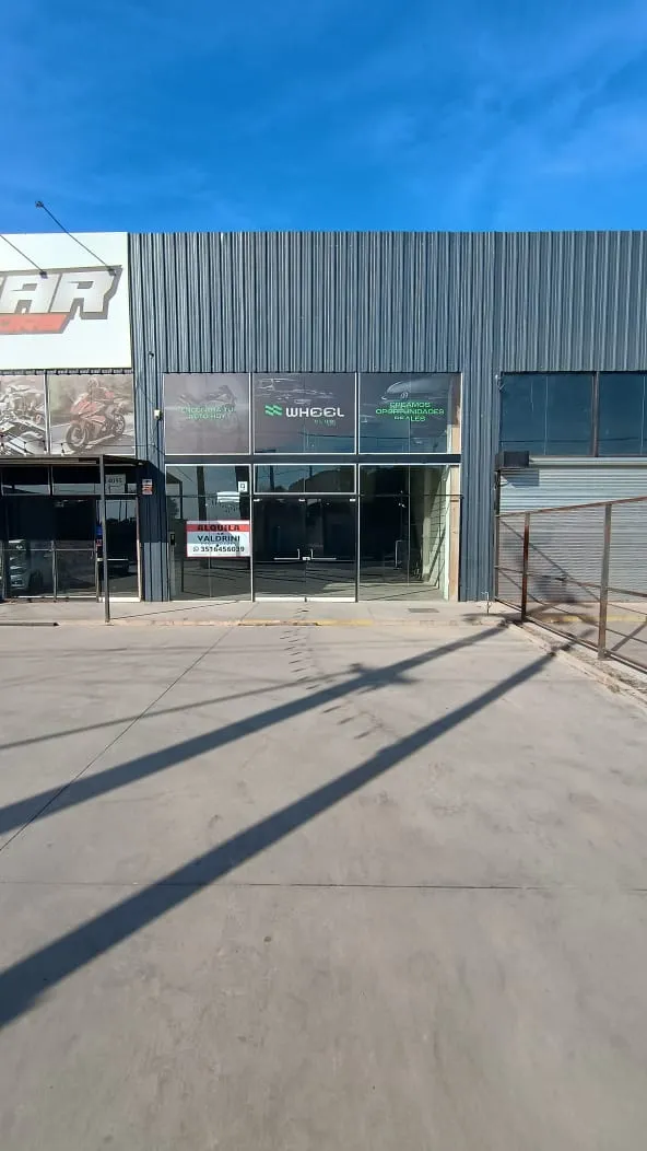 Alquiler de local comercial , excelente ubicacion! Avenida Velez Sarfiel