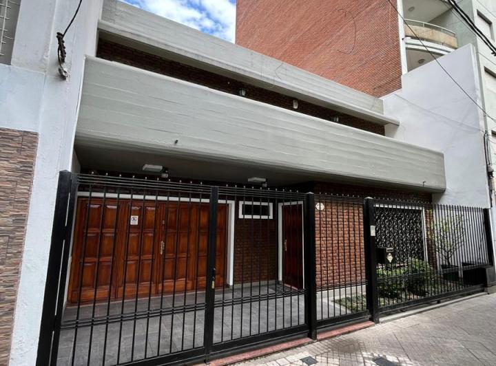 Casa · 333m² · 7 Ambientes · 2 Cocheras
