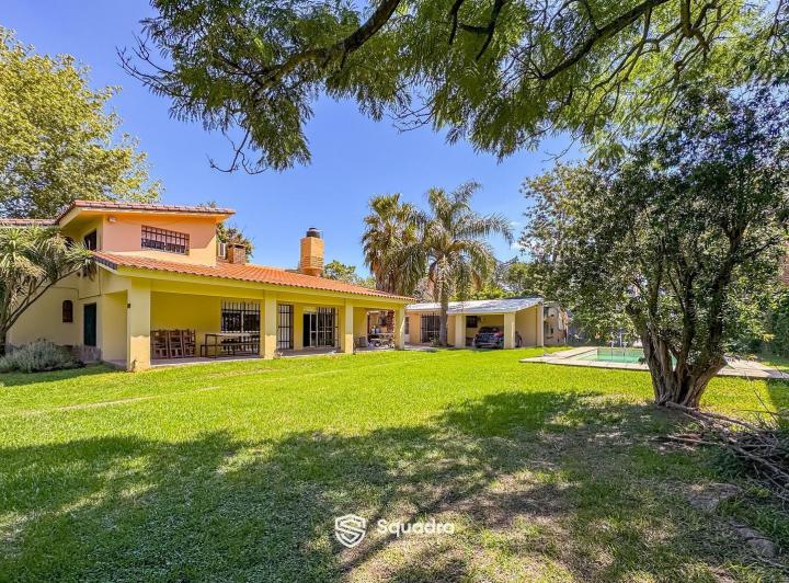 Casa · 200m² · 6 Ambientes · 2 Cocheras