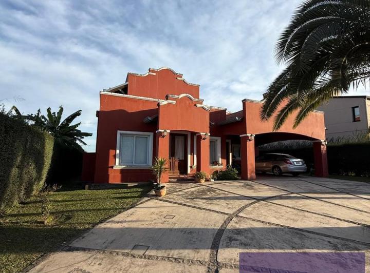 Casa · 770m² · 4 Ambientes · 2 Cocheras