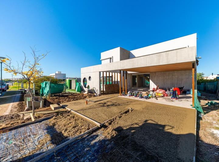 Casa · 270m² · 3 Dormitorios · 2 Cocheras