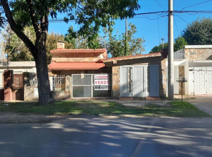 Casa · 921m² · 2 Dormitorios · 1 Cochera