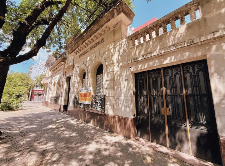 Local comercial · 200m² · 10 Ambientes · 1 Cochera