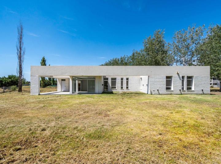 Casa · 122m² · 4 Ambientes · 1 Cochera