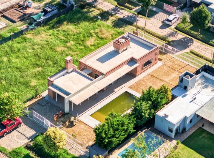 Casa · 110m² · 4 Ambientes · 2 Cocheras