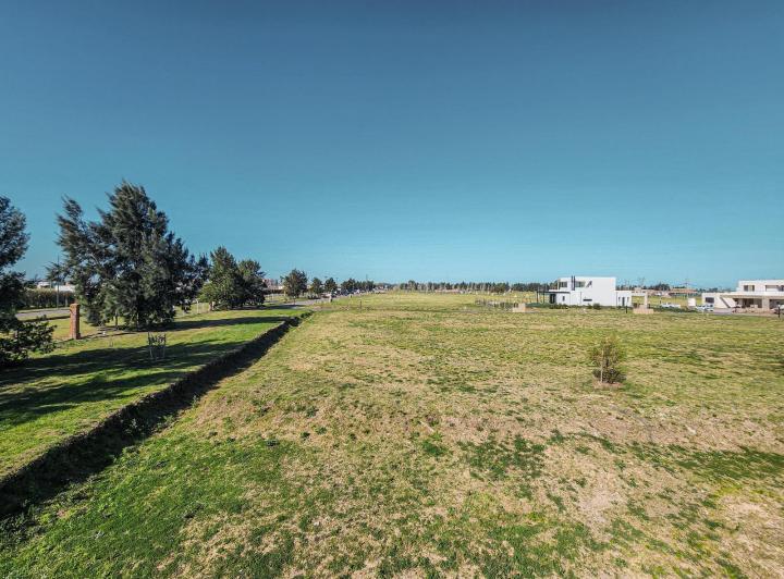 Terreno · 830m²