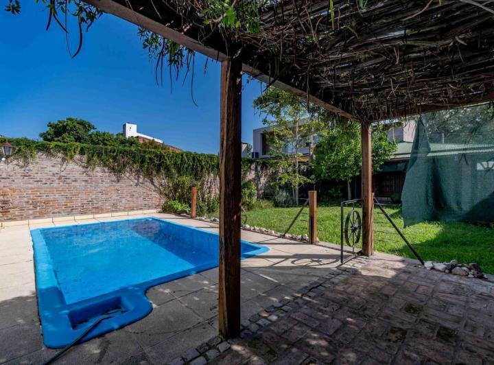 Casa · 190m² · 9 Ambientes · 2 Cocheras