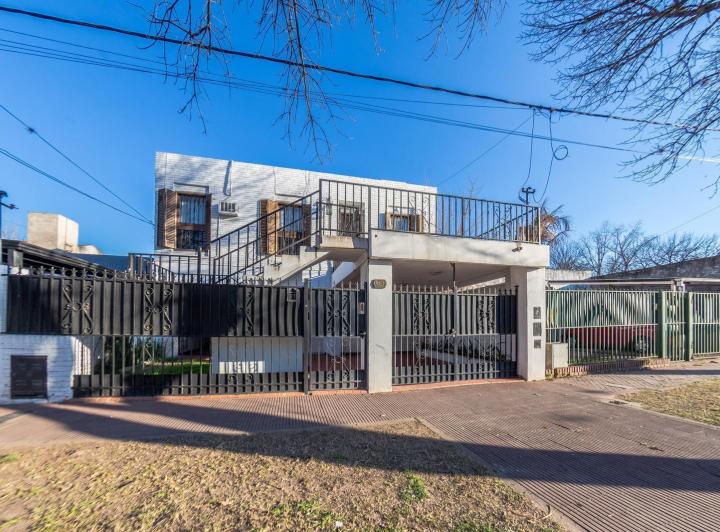 Casa · 177m² · 7 Ambientes · 1 Cochera