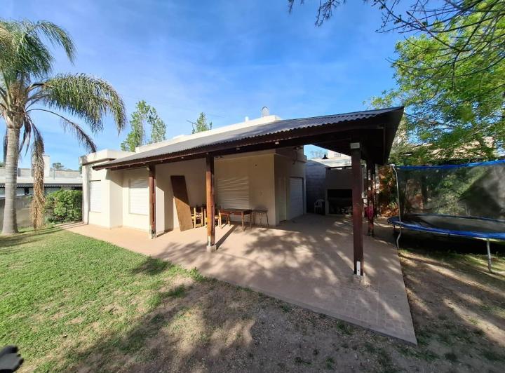 Casa · 65m² · 4 Ambientes · 2 Cocheras