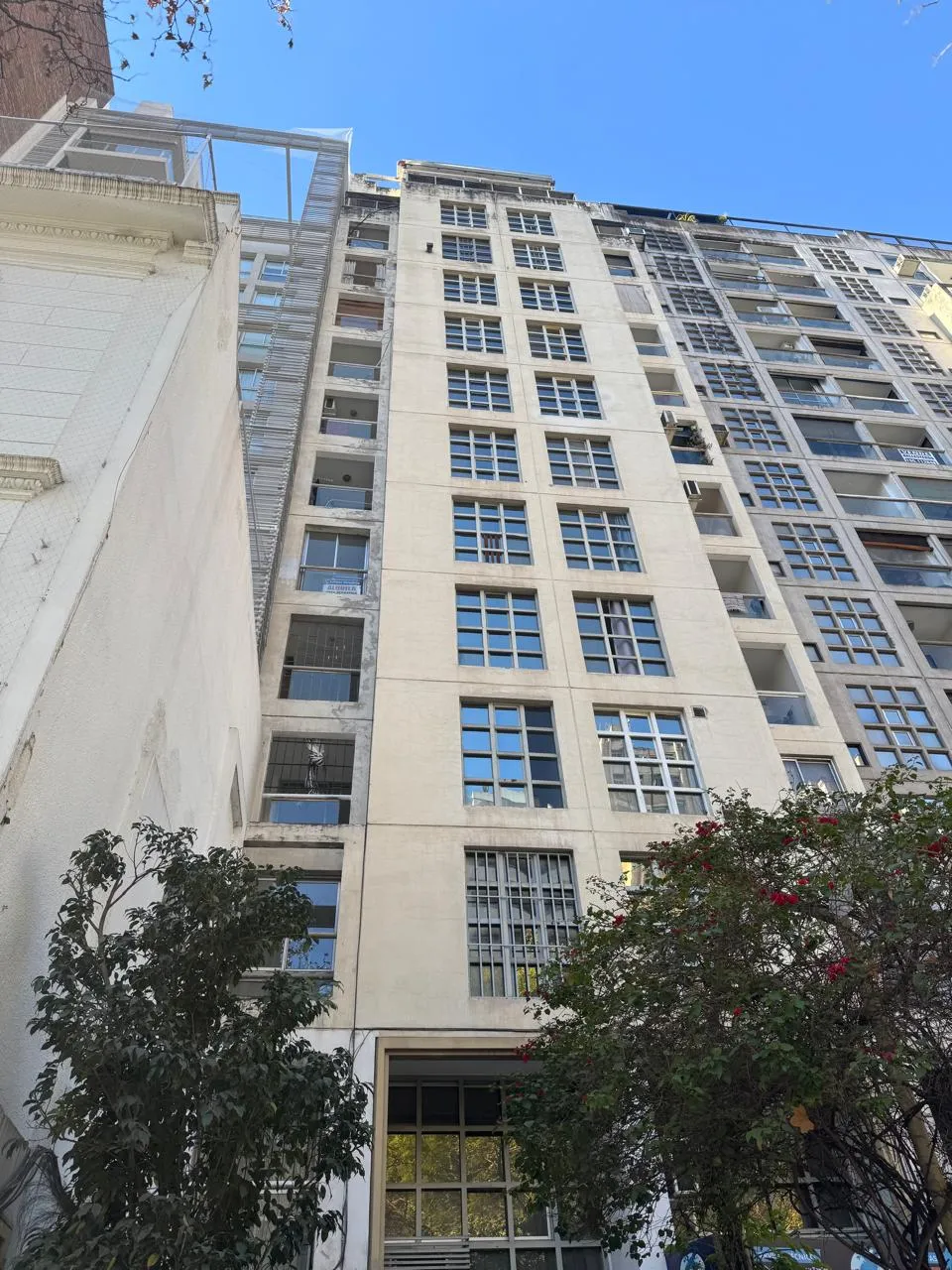 Departamento 1 dormitorio con balcón sobre Chacabuco!