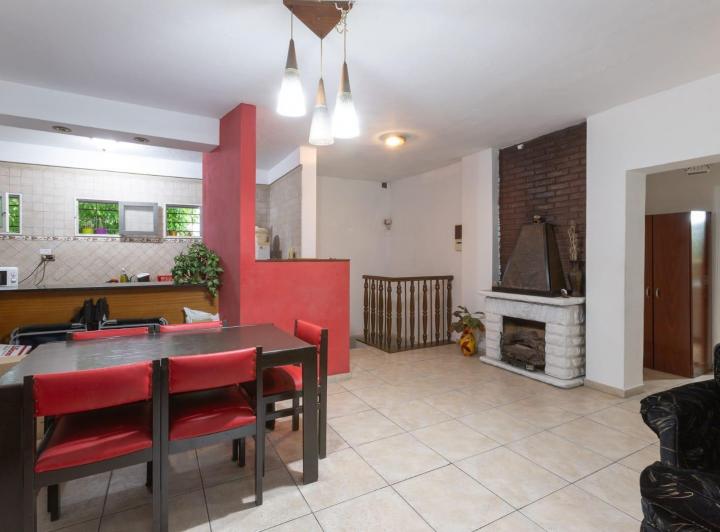 Casa · 254m² · 7 Ambientes · 2 Cocheras