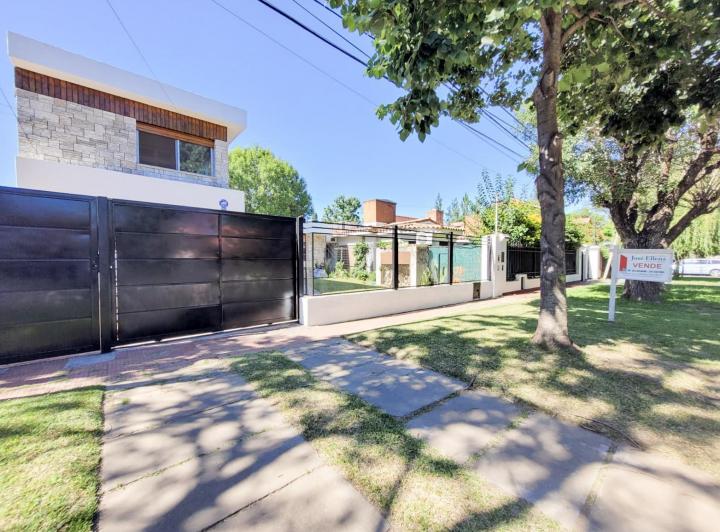 Casa · 237m² · 5 Ambientes · 1 Cochera