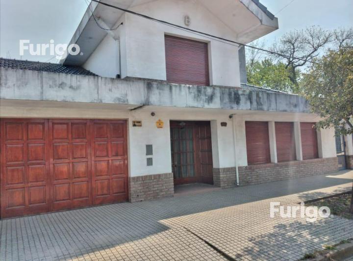 Casa · 305m² · 2 Cocheras