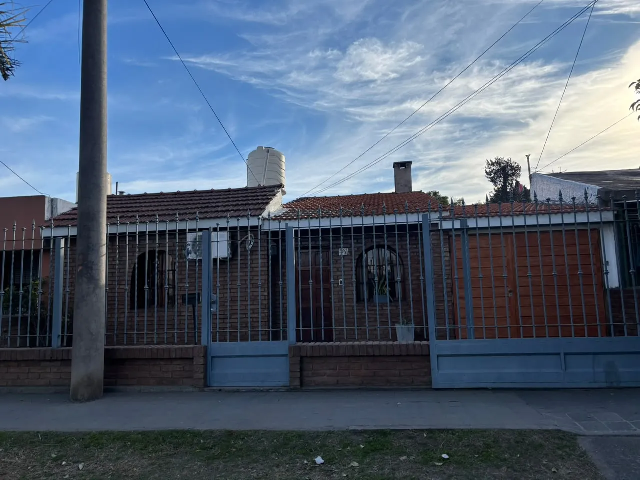 Casa y departamento en venta - BARRIO LOS GIGANTES