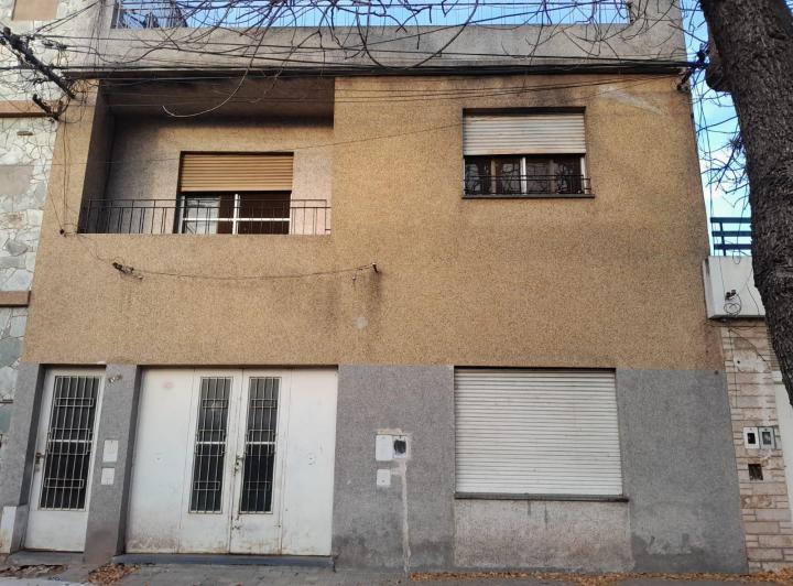 Casa · 193m² · 6 Ambientes · 1 Cochera