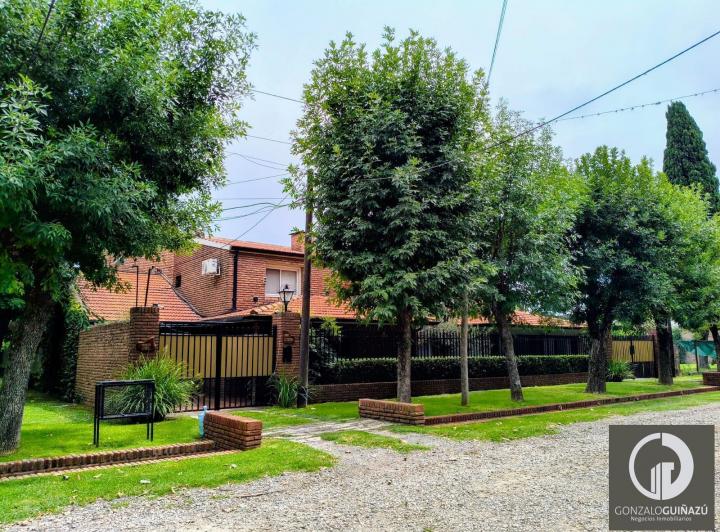 Casa · 248m² · 7 Ambientes · 3 Cocheras