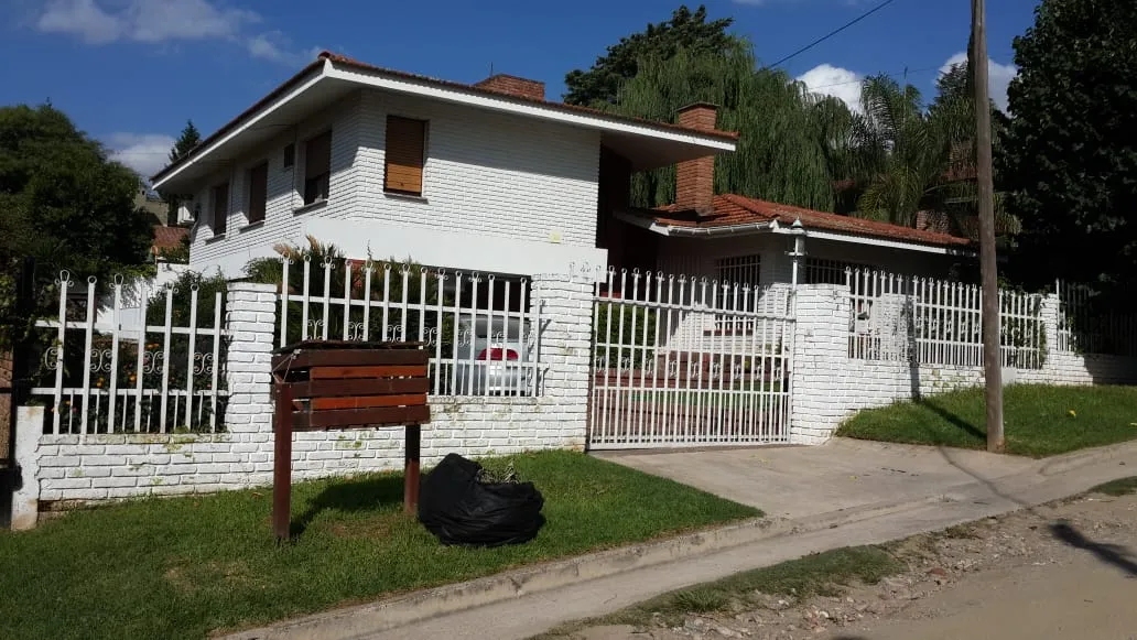 Importante Casa en Barrio Costa Azul, Carlos Paz