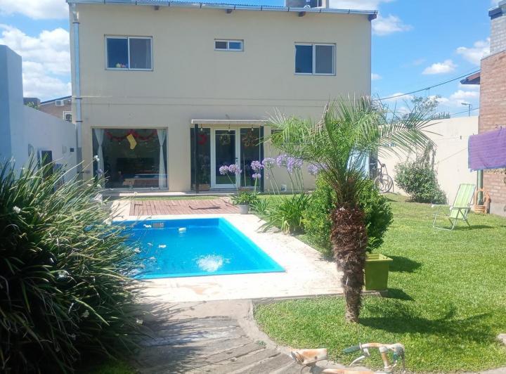 Casa · 100m² · 5 Ambientes · 1 Cochera