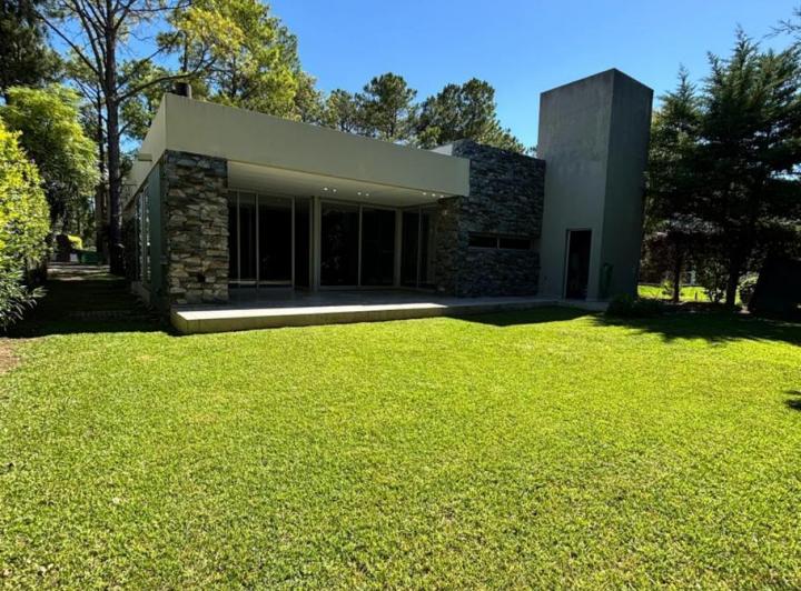 Casa · 133m² · 5 Ambientes · 1 Cochera