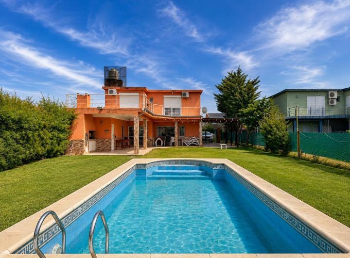 Casa · 154m² · 2 Dormitorios · 1 Cochera