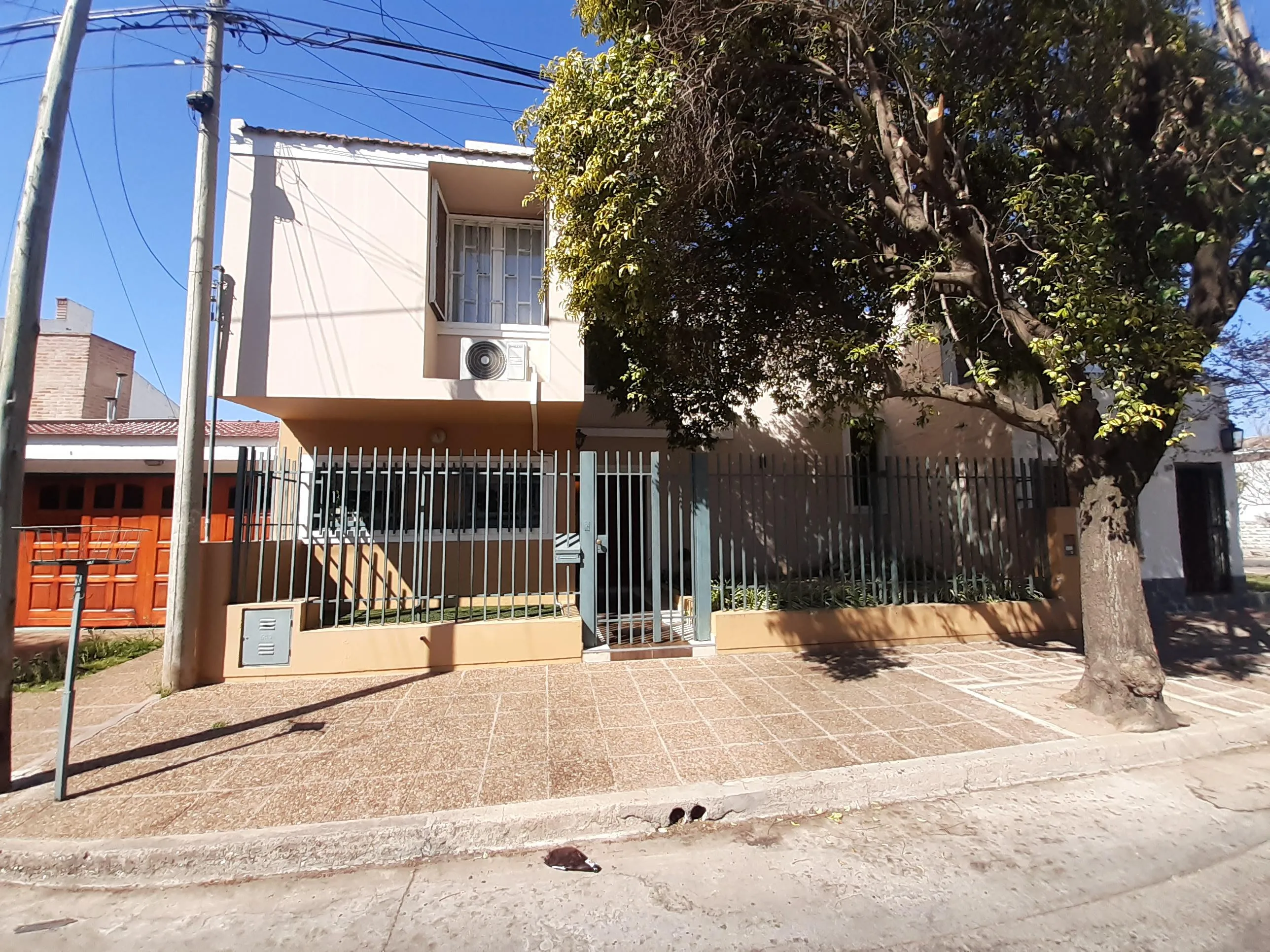Casa 3 dormitorios 2 baños Barrio Mariano Balcarce