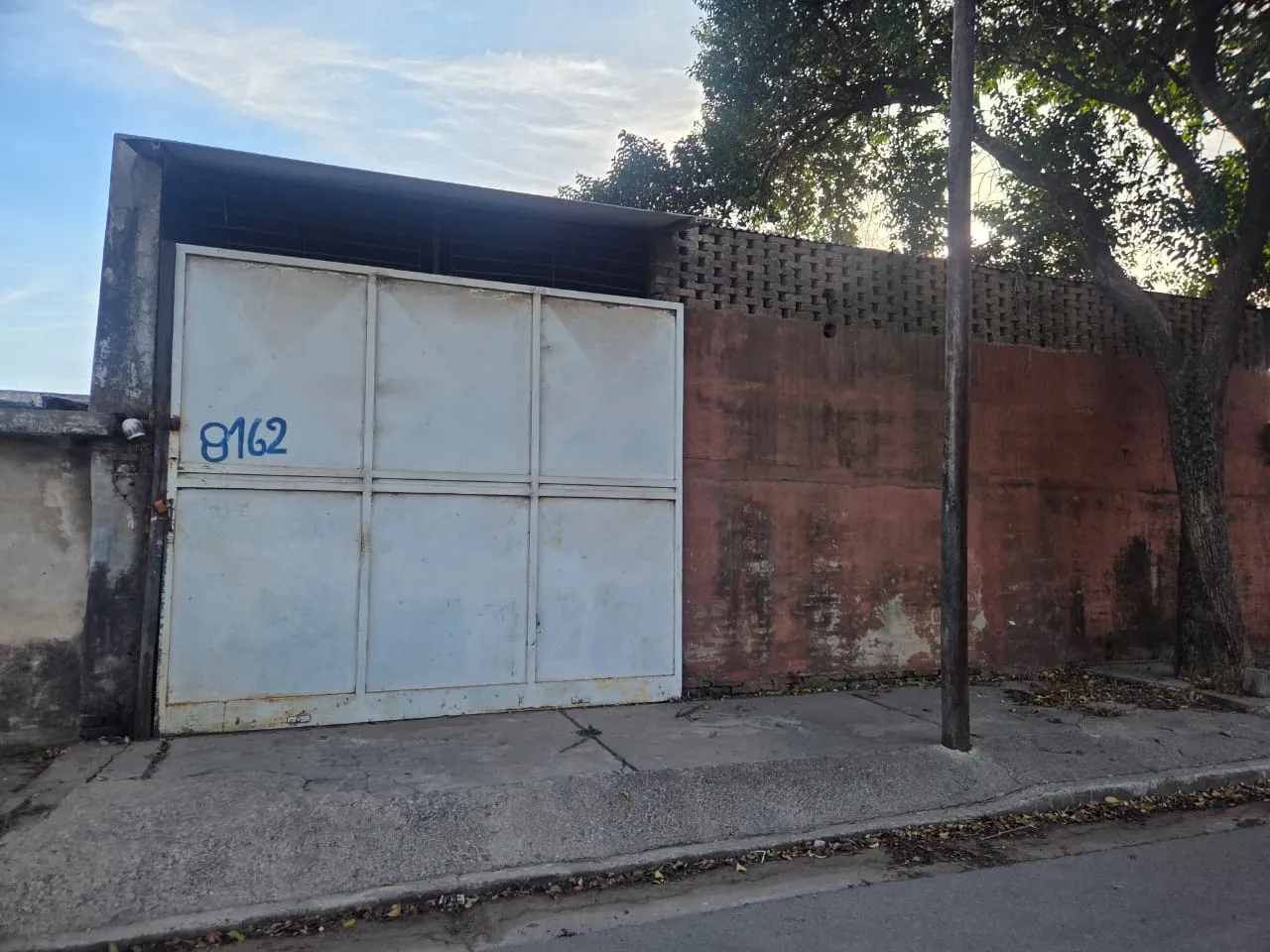 EN ALQUILER IMPORTANTE GALPON EN ARGUELLO NORTE