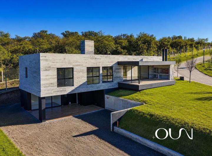 Casa · 345m² · 5 Ambientes · 2 Cocheras