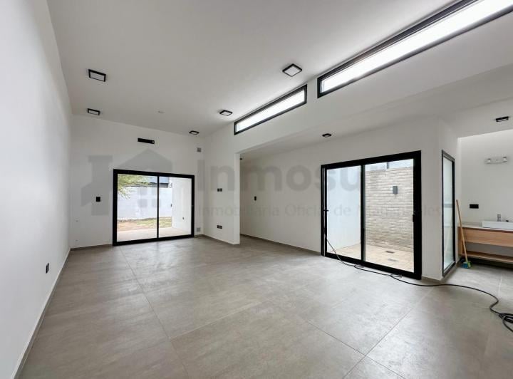 Casa · 105m² · 2 Dormitorios · 2 Cocheras