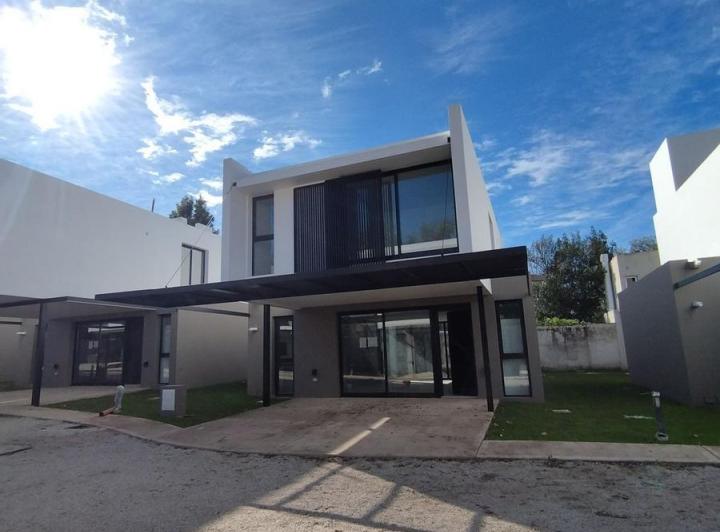 Casa · 130m² · 3 Ambientes · 1 Cochera