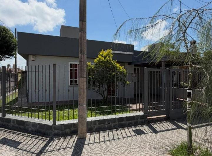 Casa · 90m² · 9 Ambientes · 1 Cochera
