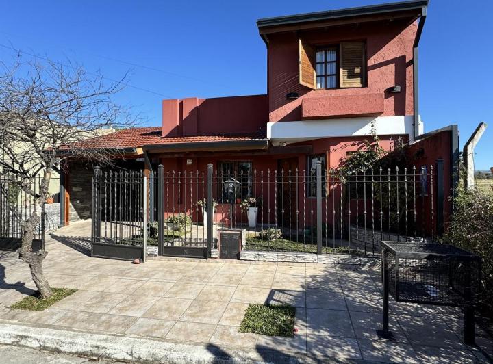 Casa · 220m² · 6 Ambientes