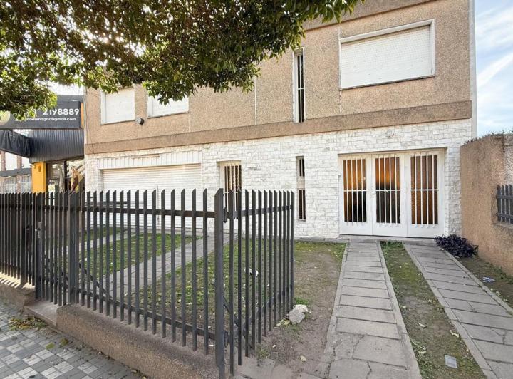 Casa · 369m² · 9 Ambientes · 1 Cochera