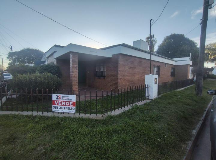Casa · 175m² · 6 Ambientes · 3 Cocheras