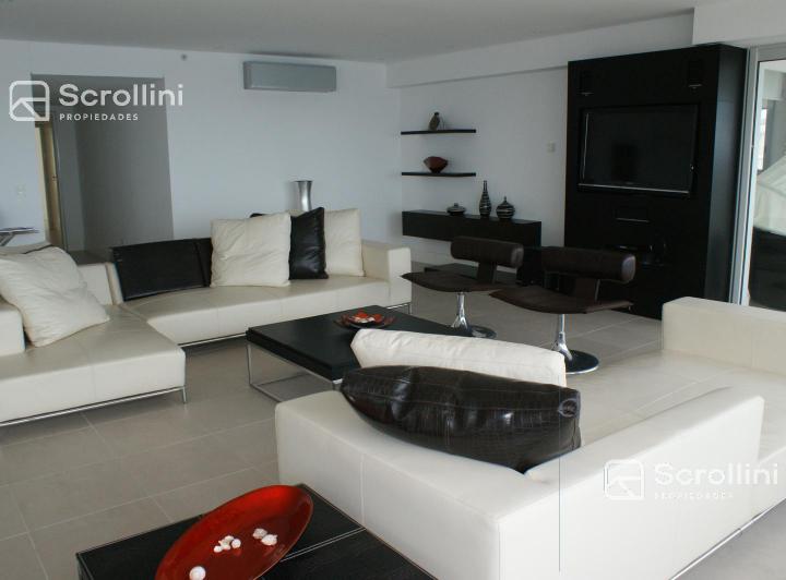 Departamento · 4 Dormitorios · 3 Cocheras