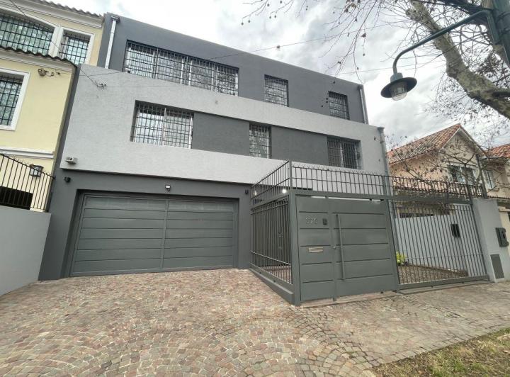 Casa · 400m² · 5 Ambientes · 2 Cocheras