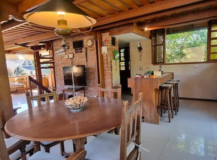 Casa · 190m² · 4 Ambientes · 4 Cocheras