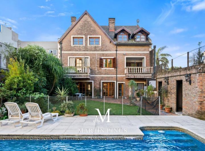 Casa · 650m² · 9 Ambientes · 3 Cocheras