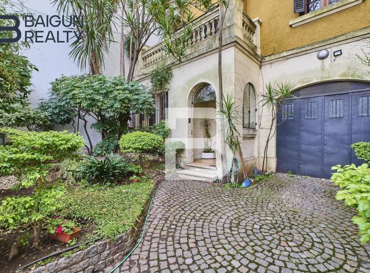 Casa · 307m² · 7 Ambientes · 2 Cocheras
