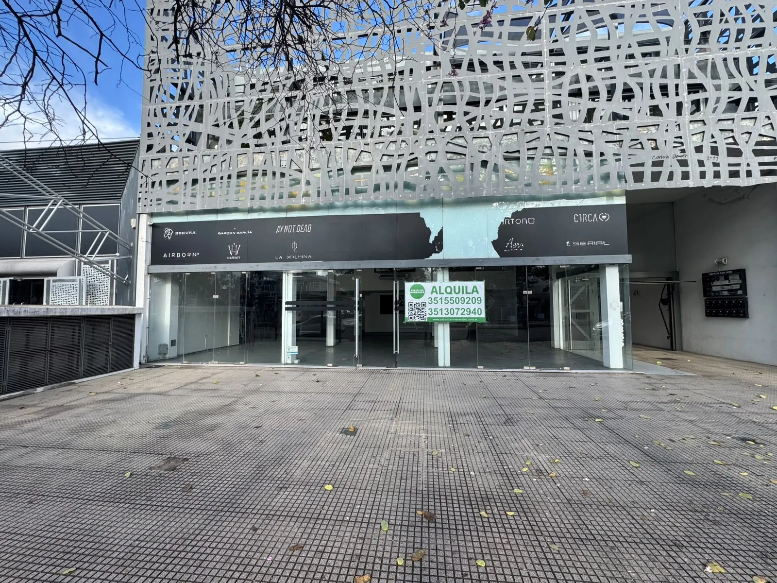 Vidriera sobre Av. Rafael Nuñez - 220M2
