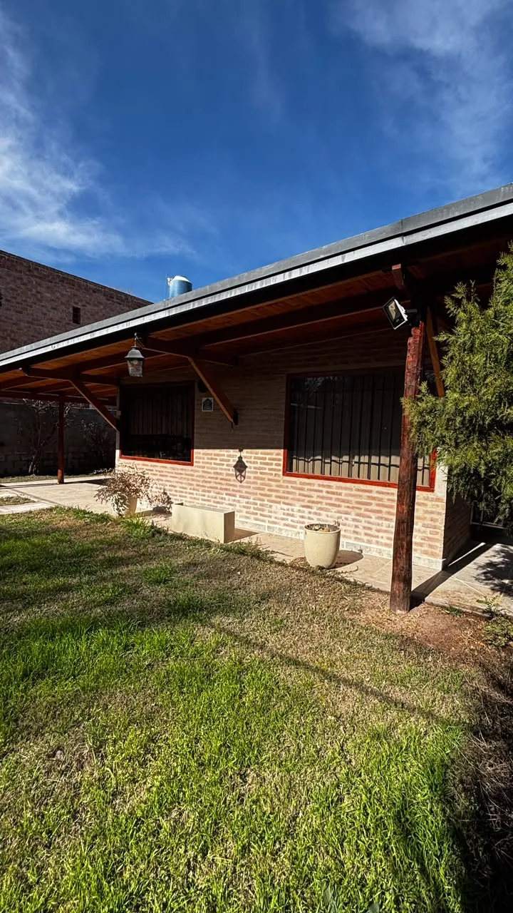 ALQUILER ANUAL – CASA DE 2 DORMITORIOS CON PILETA EN ARROYO DE LOS PATOS