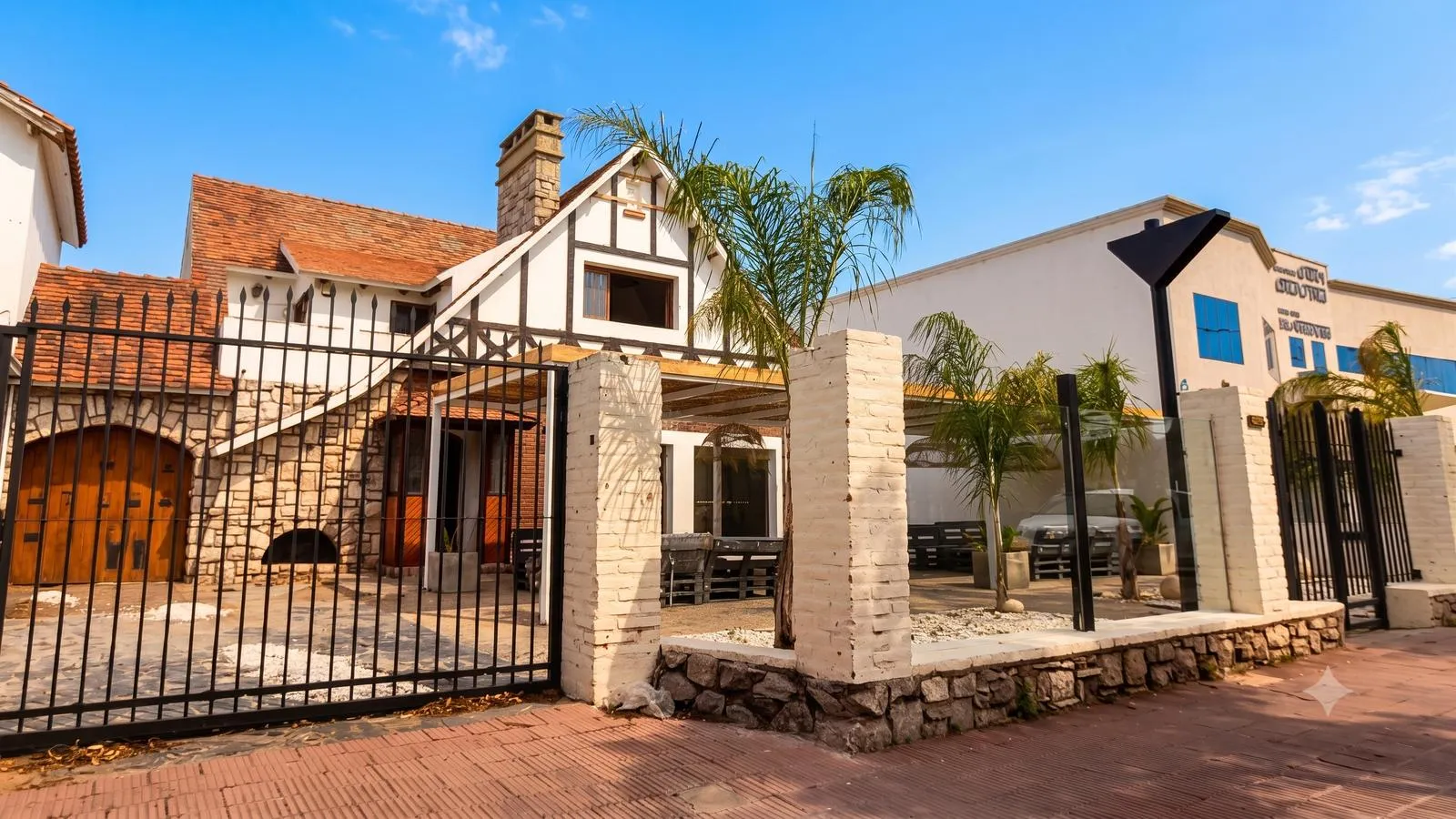 ¡VENTA! Hermosa casona APTA LOCAL COMERCIAL/GASTRONOMICO en el Cerro de las Rosas