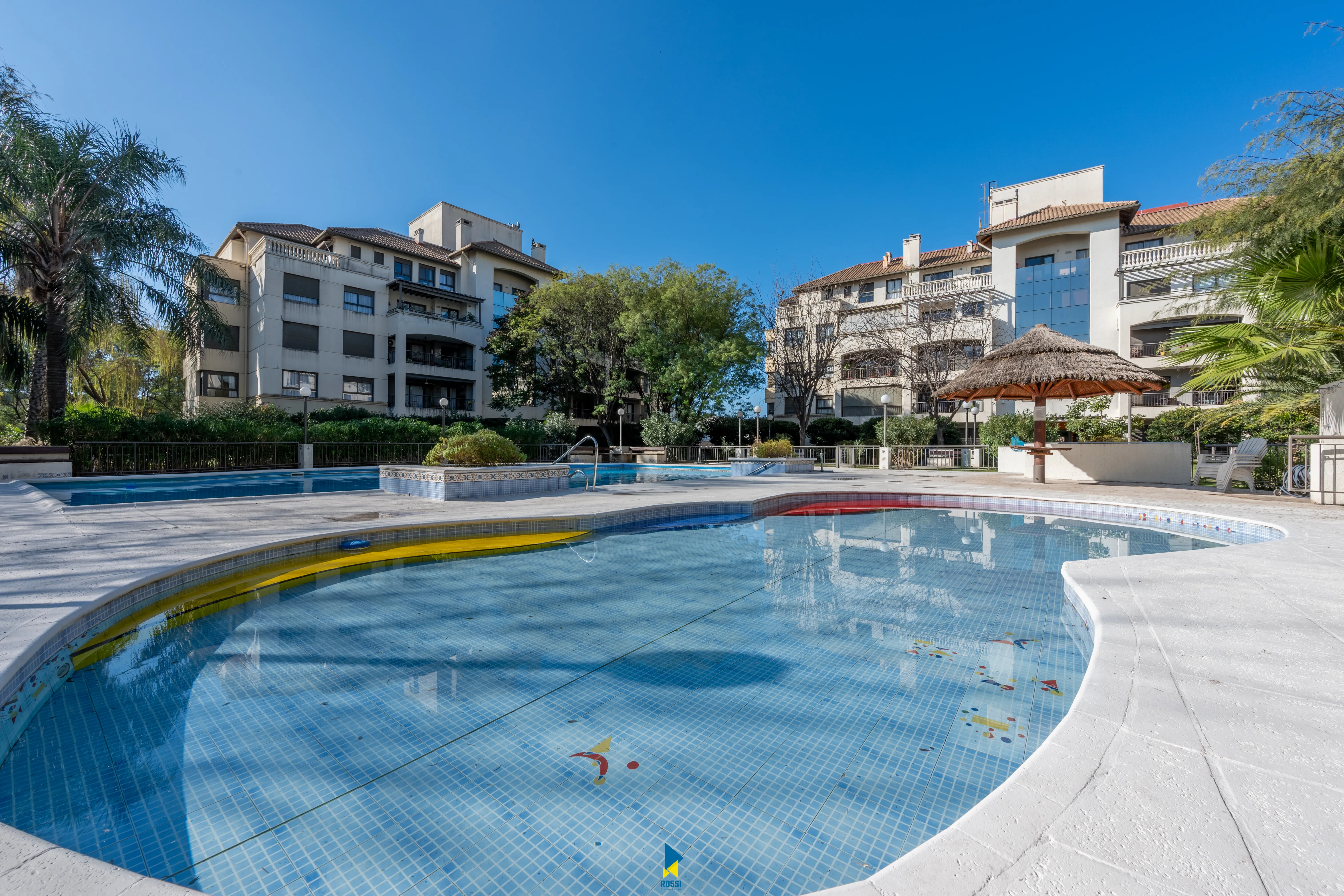 VENTA DE DEPARTAMENTO DE 1 DORMITORIO EN CASONAS DEL SUR CON PILETA Y COCHERA