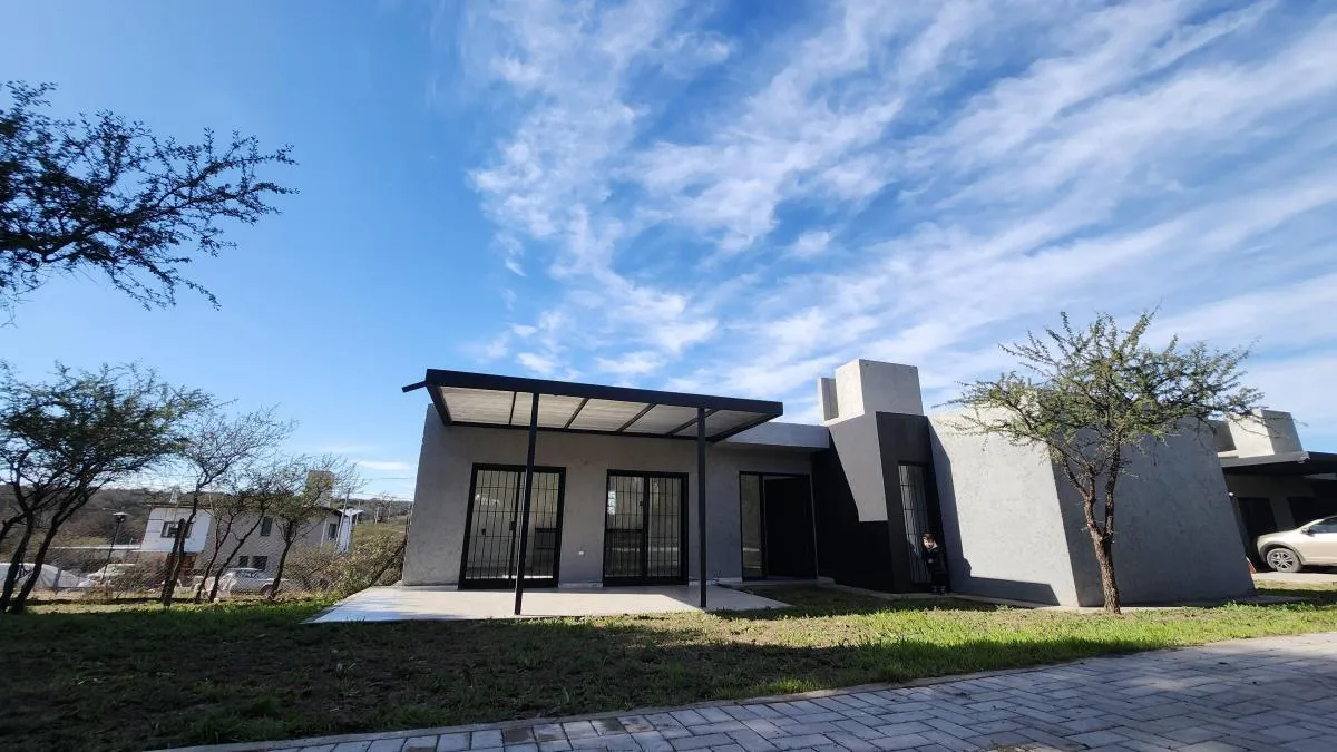 ¡Venta! Casa en Housing - 2 dormitorios -  Unquillo ¡Apto Crédito!