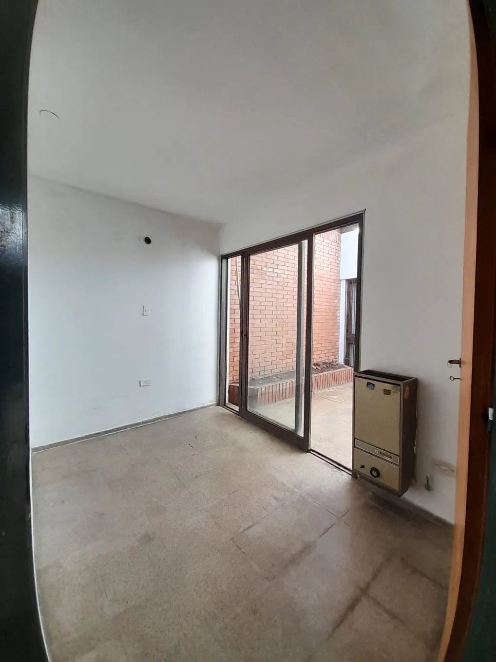 CASA EN VENTA DE 3 DORM CON PATIO