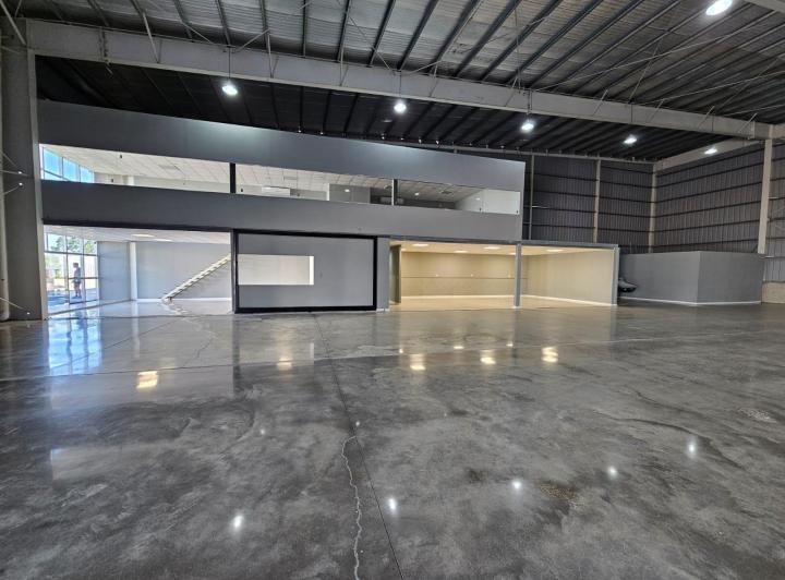 Bodega-Galpón · 1700m² · 3 Ambientes