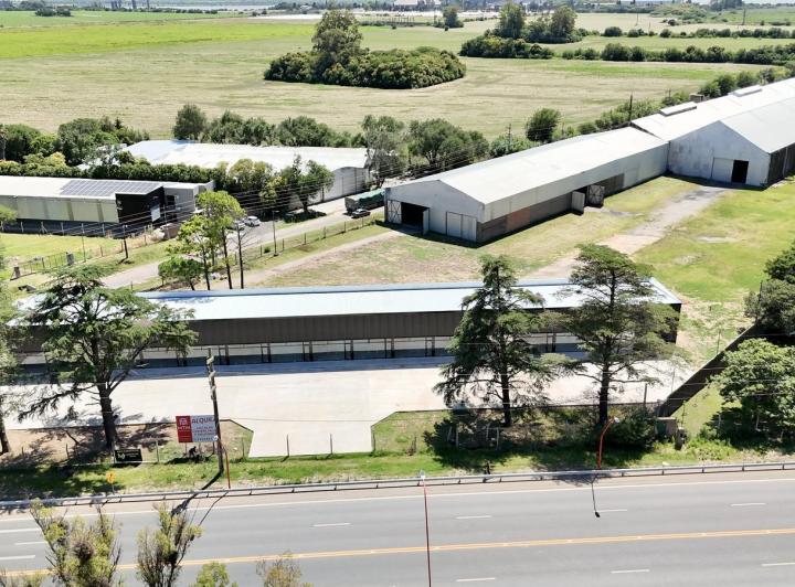 Bodega-Galpón · 2323m²